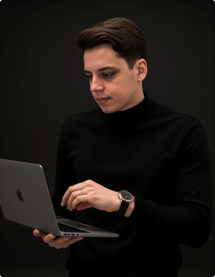 freepik__winderfilho-a-young-professional-man-wearing-a-bla__88801 4